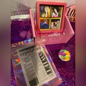 TAYLOR SWIFT PETER MAX ERAS BOX SET MINT !!